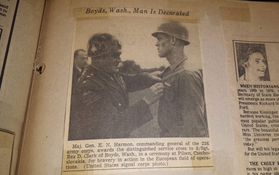 Maj. Gen. E. N. Harmon awards the distinguished service cross to S/Sgt. Rex D. Clark of Boyds, Washington